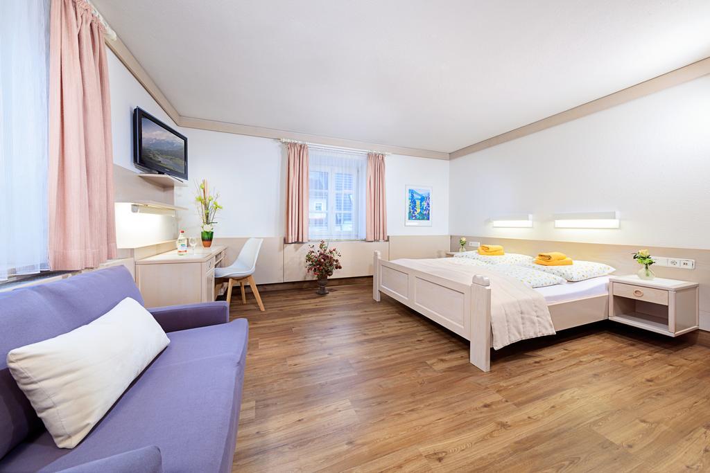 Hotel Garni Zur Laute Mindelheim Esterno foto